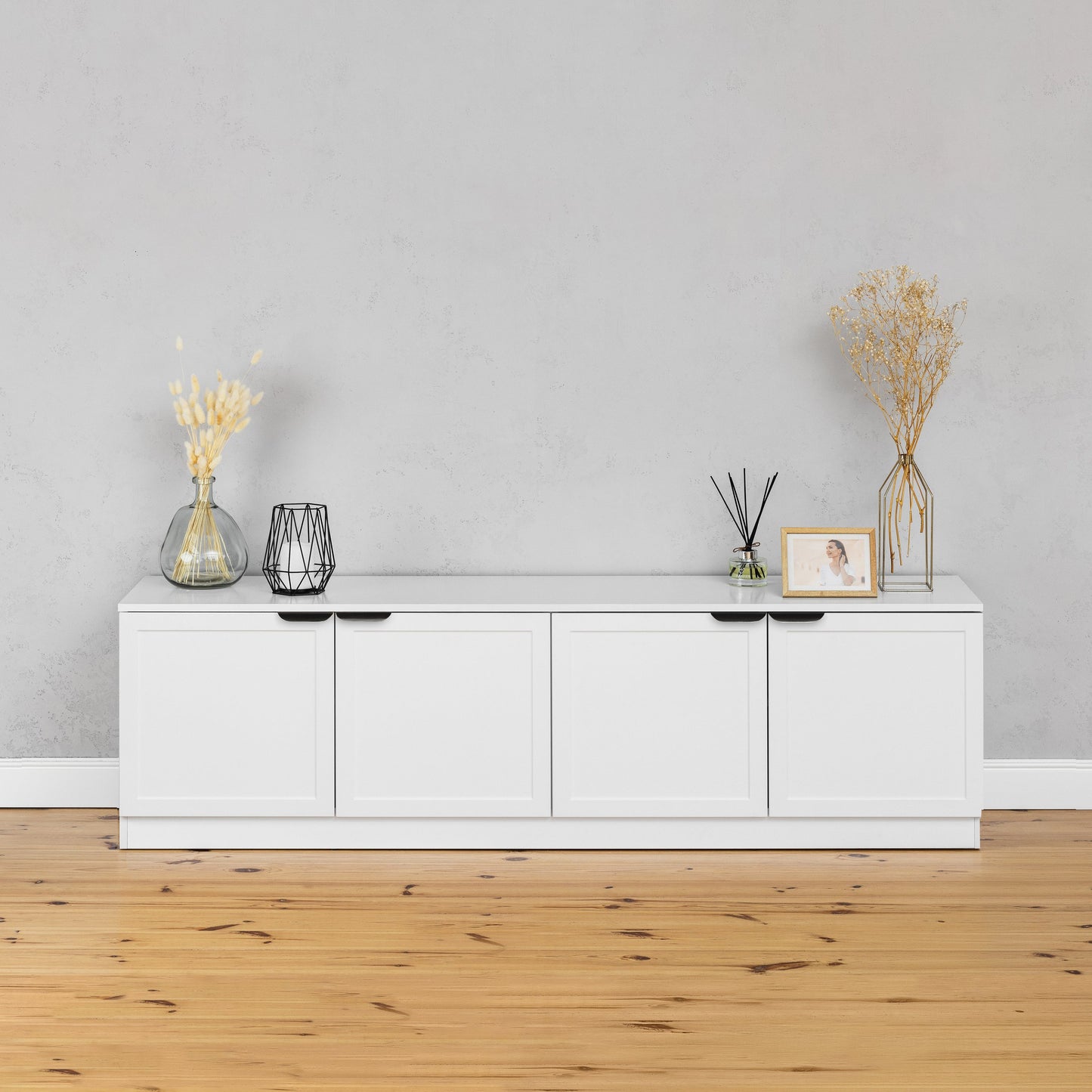 BUCHAREST TV UNIT- WHITE - HAMPTONS - PULL BLACK