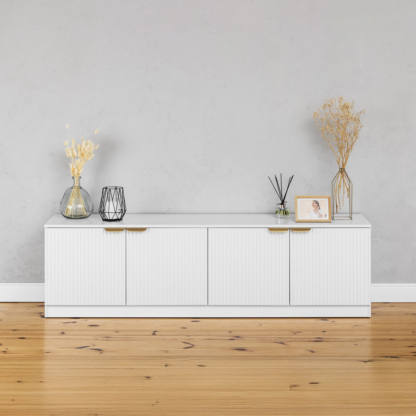 BUCHAREST TV UNIT- WHITE - FLUTED - PULL BRASS